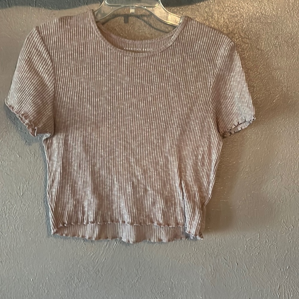 American eagle pink and white crop top